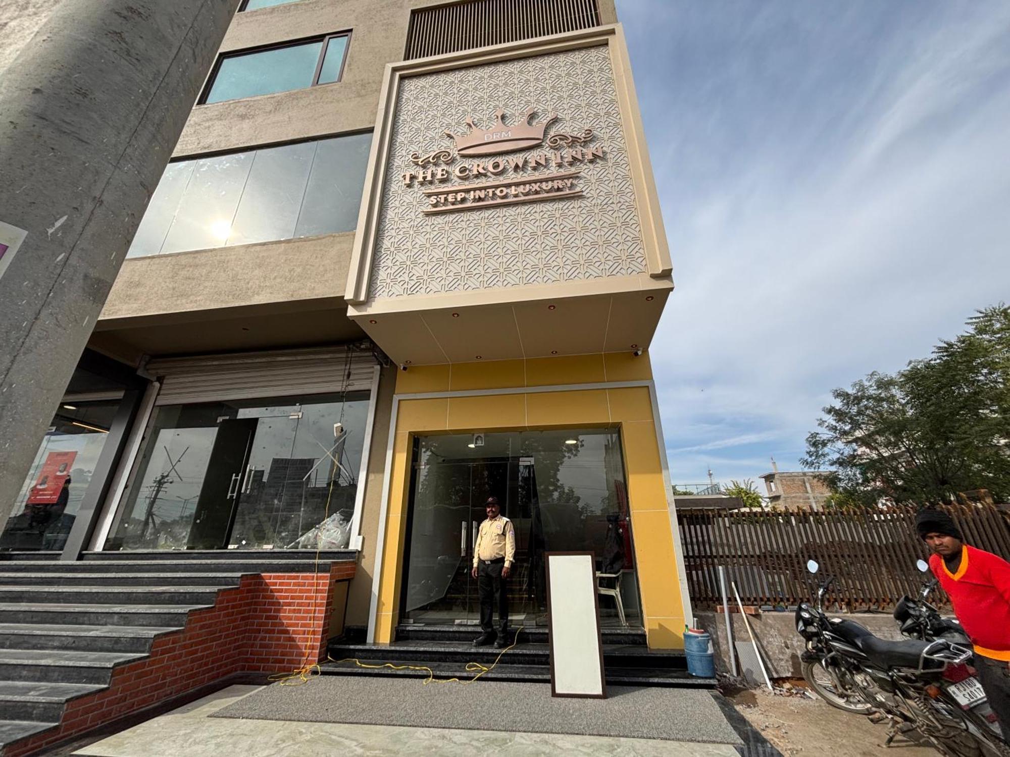 Hotel The Crown Inn Jhunjhunu Dış mekan fotoğraf
